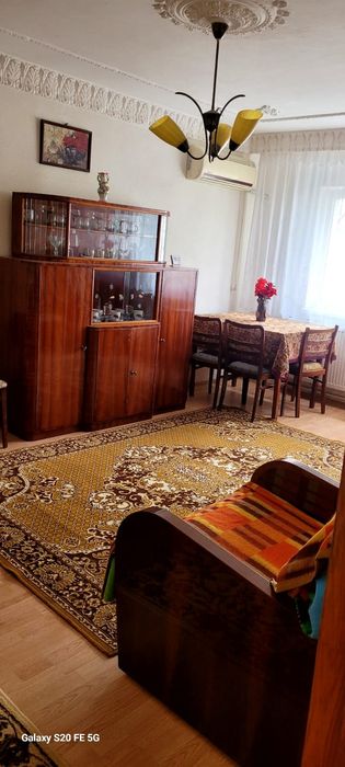 Inchirez apartament cu doua camere decomandat etaj 2 micro 21