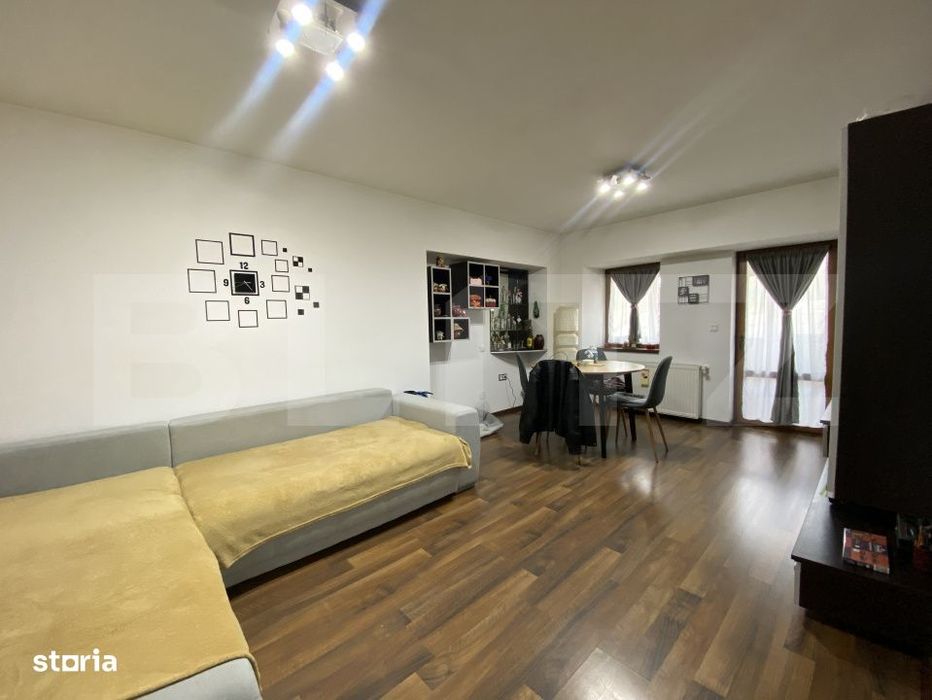 Apartament decomandat cu 3 camere, 2 balcoane, boxa, uscator. Etaj 3.