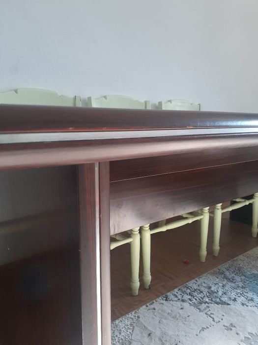 Обеденный стол для гостиной