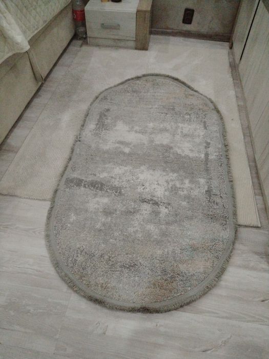 килим -30 лева.сив