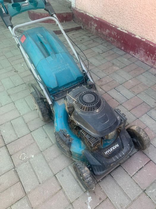 Продам газонокосилку
