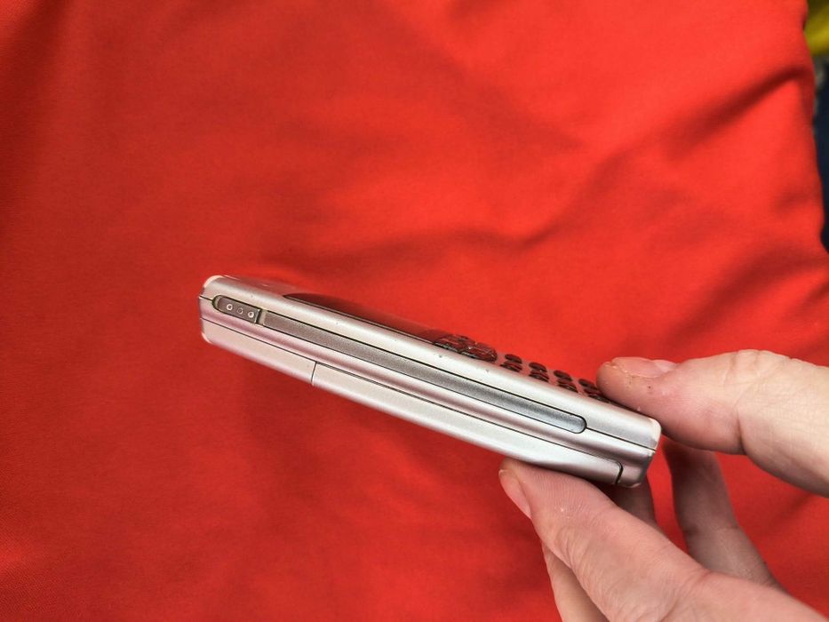 Sony Ericsson t105( decodat, lb română)