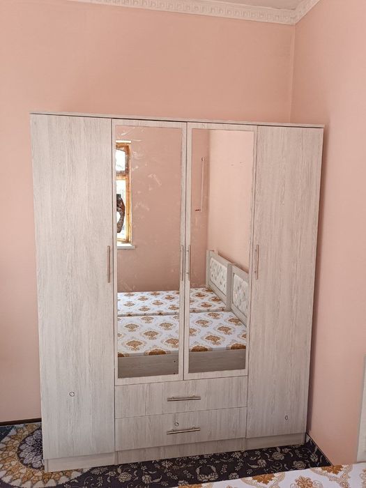 Shkaf sotiladi holati alo sifatli