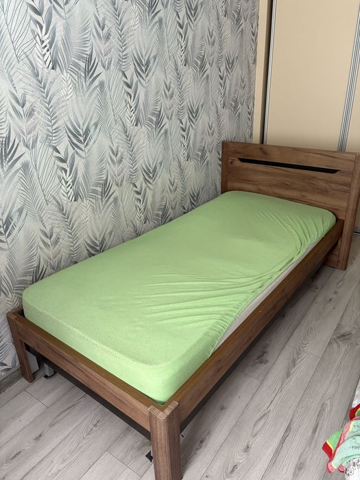 Срочно Продам кровать с матрасом