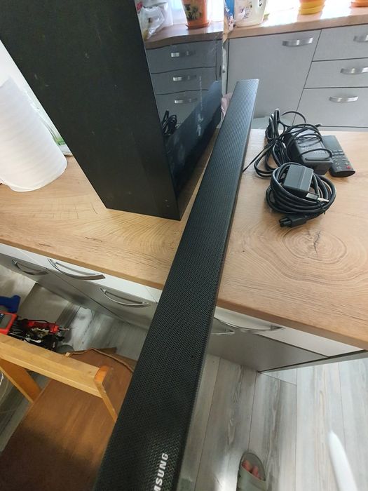 Саундбар Samsung със суббуфер