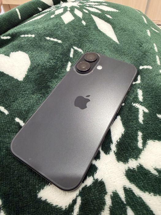 Продам Айфон 16 128гб акб100%