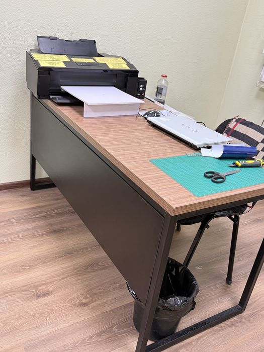 Офисный стол с тумбой