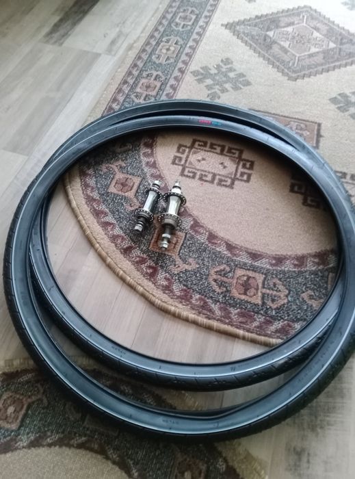 Cauciucuri set noi și set roti și plus o roata spate