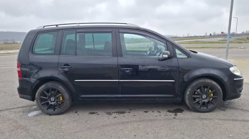 Volkswagen Touran 2.0 TDI DSG (1 ax cu came)