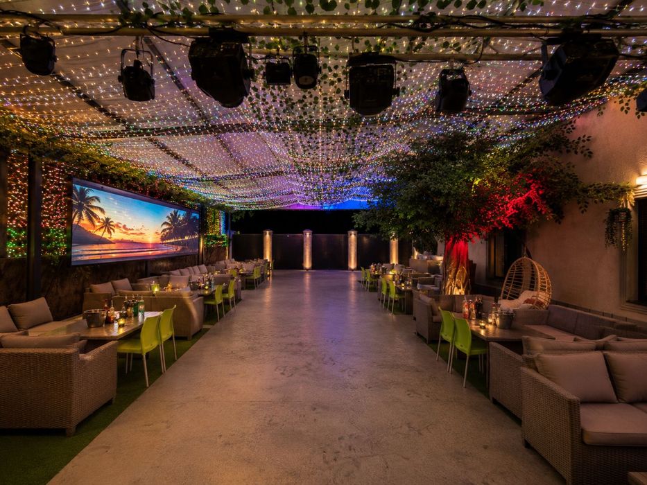 Inchiriez locatie petreceri private 250 locuri