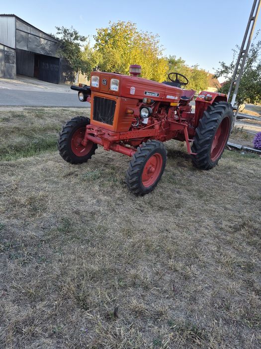Tractor universal 650