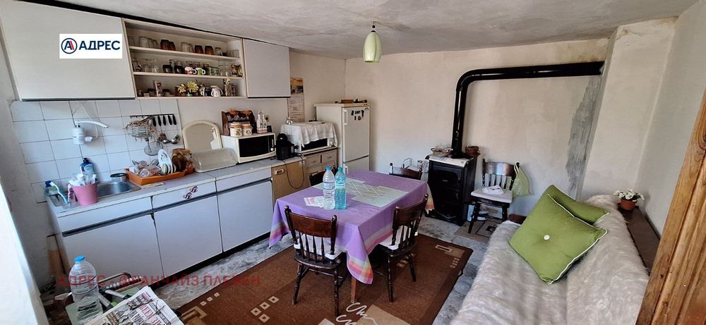 Къща в Ловеч, област-с.Голяма Желязна площ 84 цена 35000