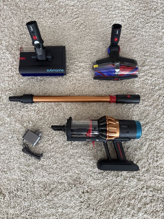 Dyson v16  piston Animal Submarine nou 2016