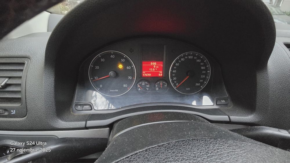 Vand Golf 5,pret 2.100 euro,negociabil