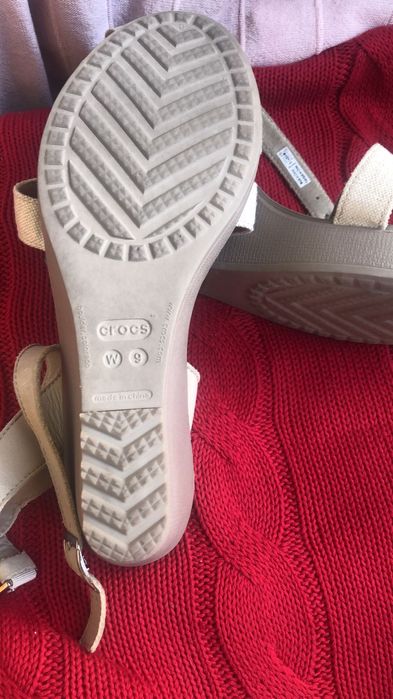 Vând Sandale marca CROCS