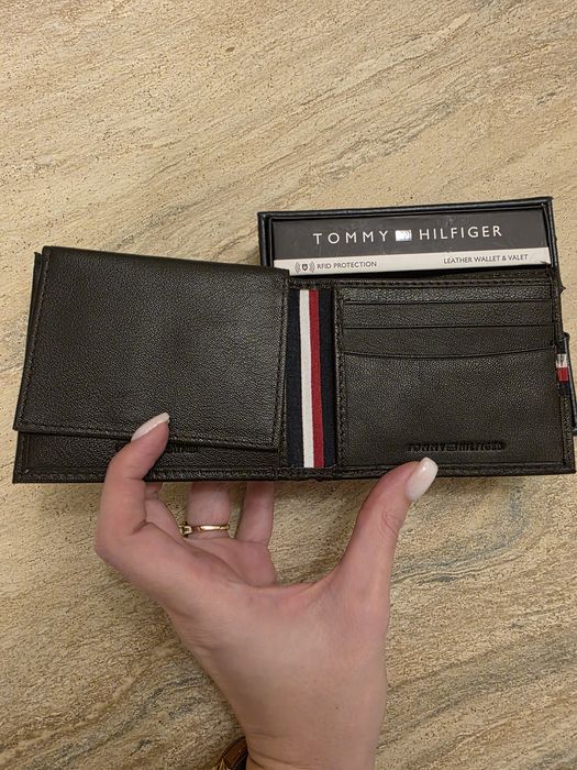 Чисто нов мъжки портфейл Tommy Hilfiger