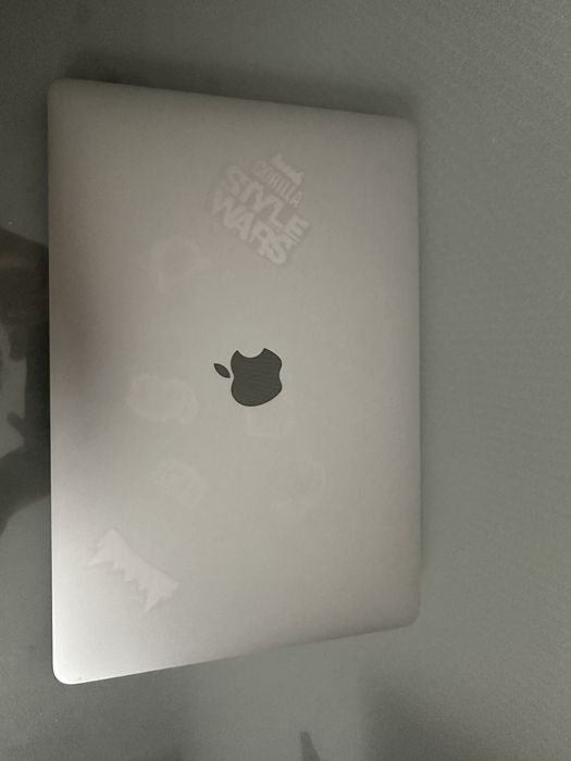 Macbook pro M2 256/8gb