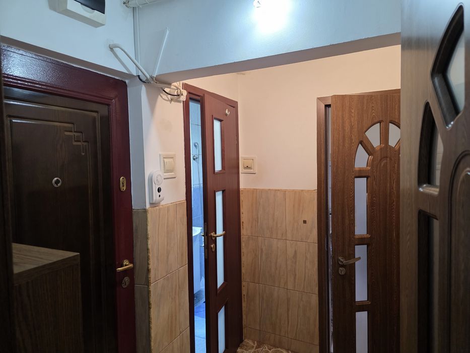 Proprietar- inchiriez apartamen o camera