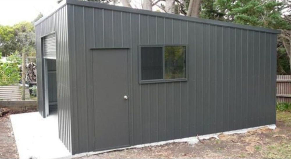 Garajele standard din panouri sandwich pe care le fabricăm, au dimensi