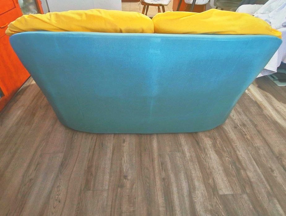 Двуместен диван, мек и удобен с размери 150 на 100см за 199лв.