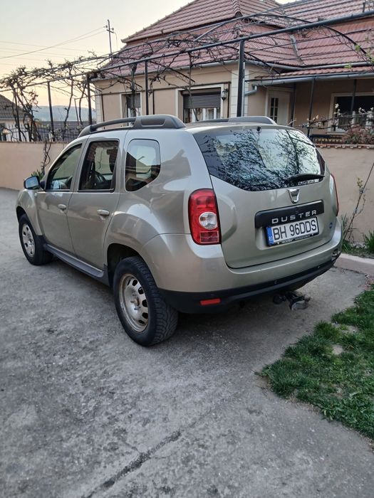 Vând Dacia duster