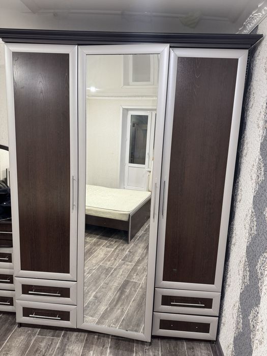 Продам шкаф с комодом