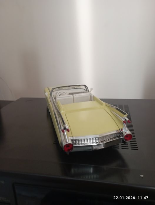 Продам модель кадиллака