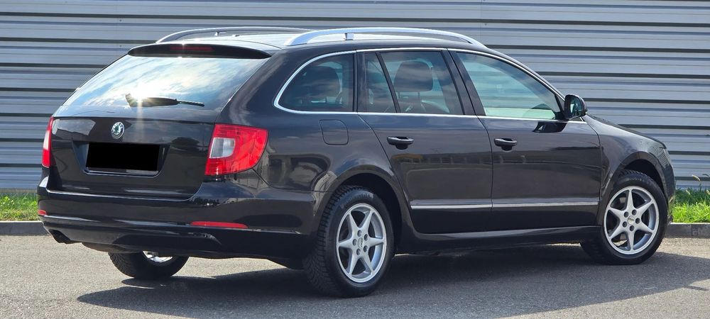 Skoda Superb Elegance - an 2012 MOKA BROWN