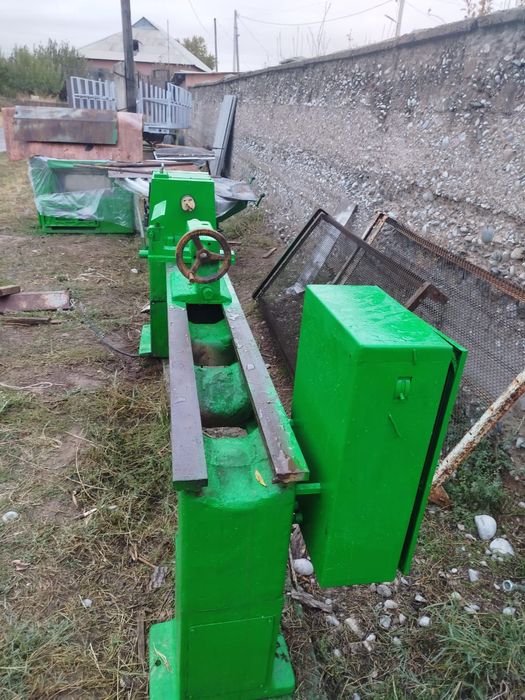 Токарьный деревообрабатываюший станок