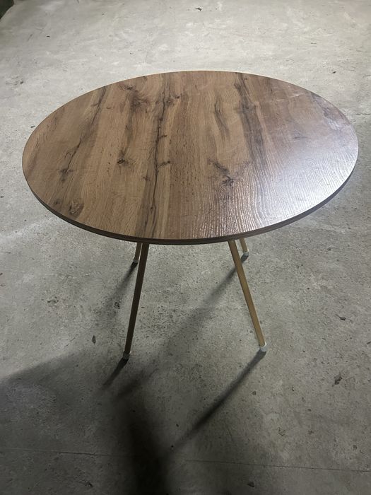 Продается красивый стол