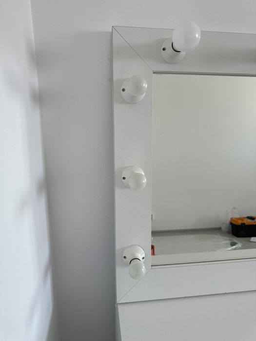 Продается стол Визажиста