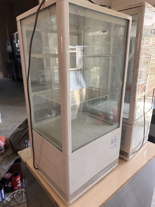 Хладилна витрина