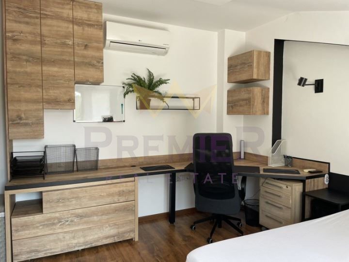 Дава се под наем Четиристаен апартамент в Варна, Център - 107 кв.м за 1350 € - Снимка #3