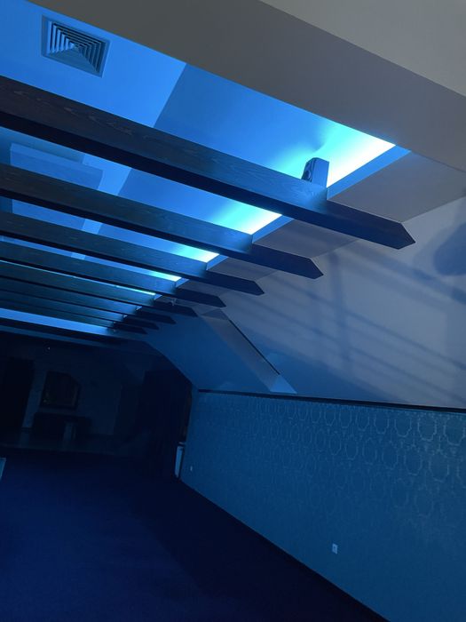 Inchiriez spatii comerciale , atat la parter cat si la etaj .