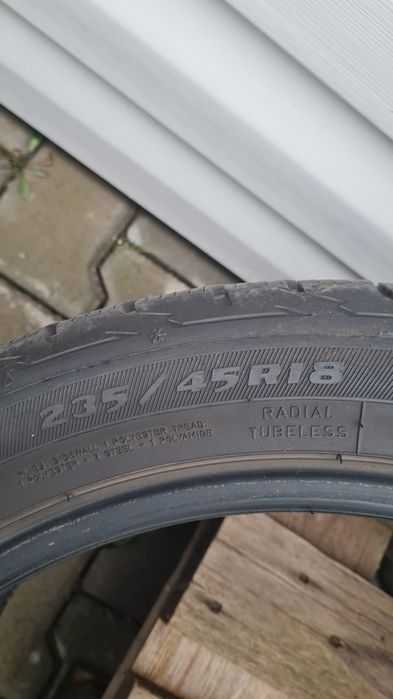 Anvelope, cauciucuri de iarnă 235 45 18 Debica Frigo, 200lei ambele.