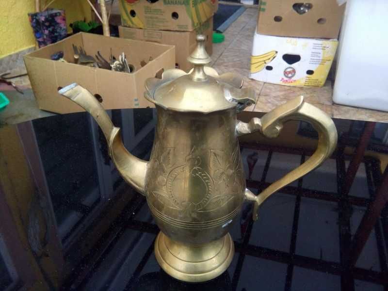 Carafe din bronz/alama