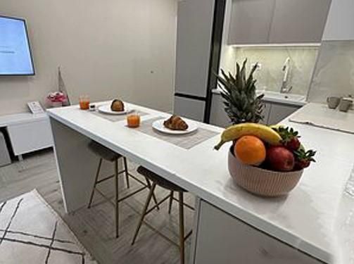 Дава се под наем Двустаен апартамент в София, Хладилника - 75 кв.м за 999 € - Снимка #2