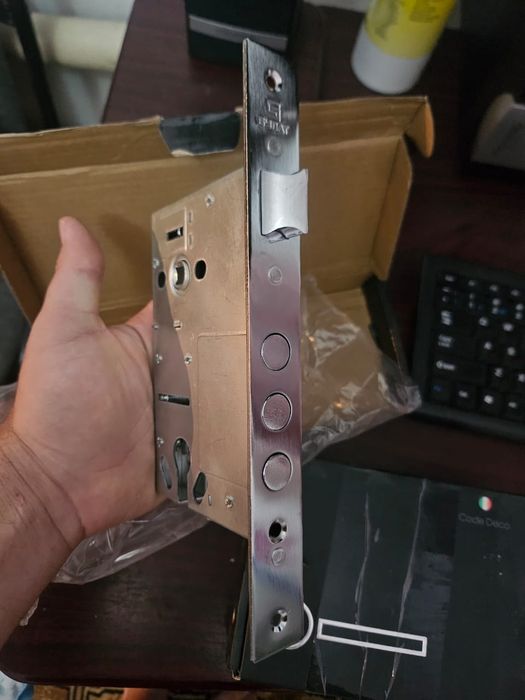 Продам новый замок