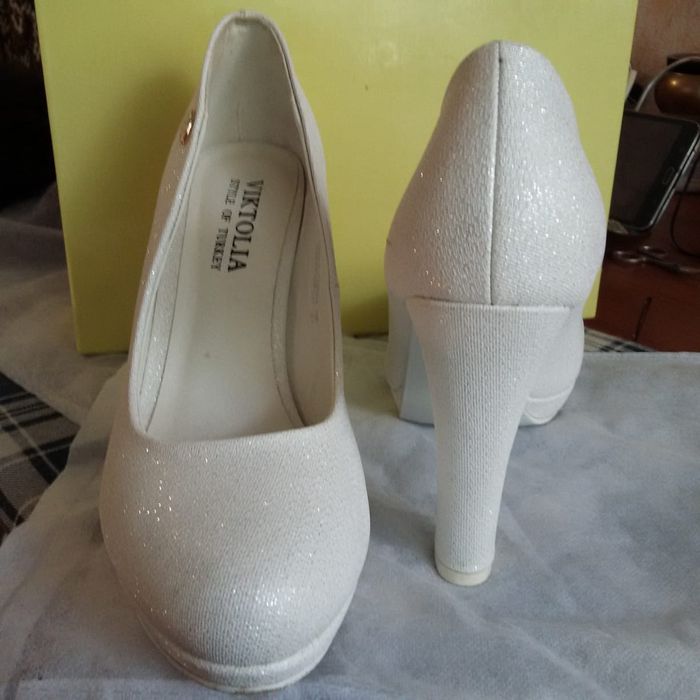 Продам красивые туфли .38 р-р.