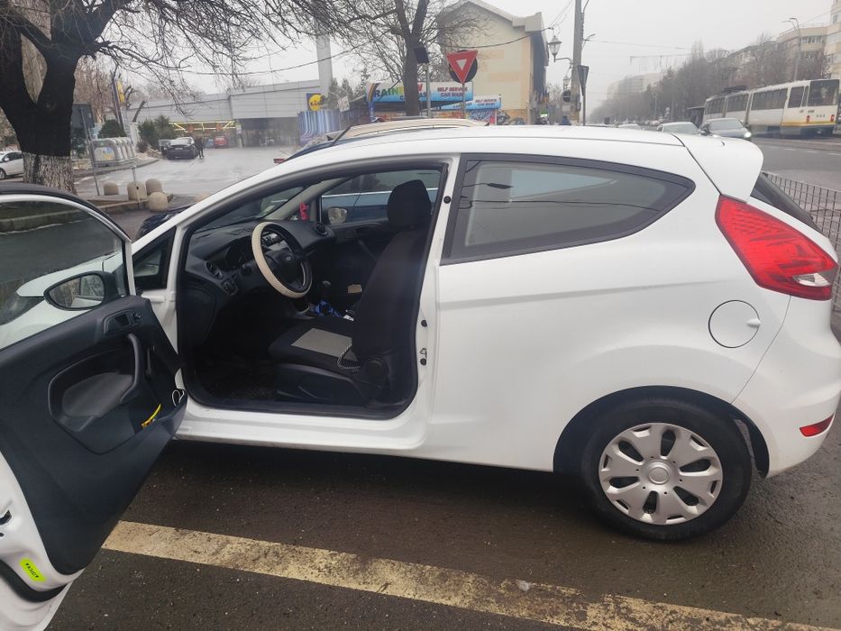 Vând Ford Fiesta