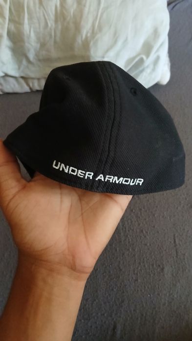 Продавам! Шапка на UNDER ARMOUR