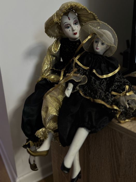 Păpușă decorativă din porțelan Pierrot/Arlechin