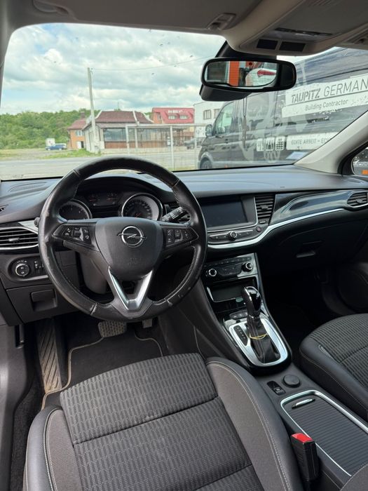 Închiriez Opel Astra 2019