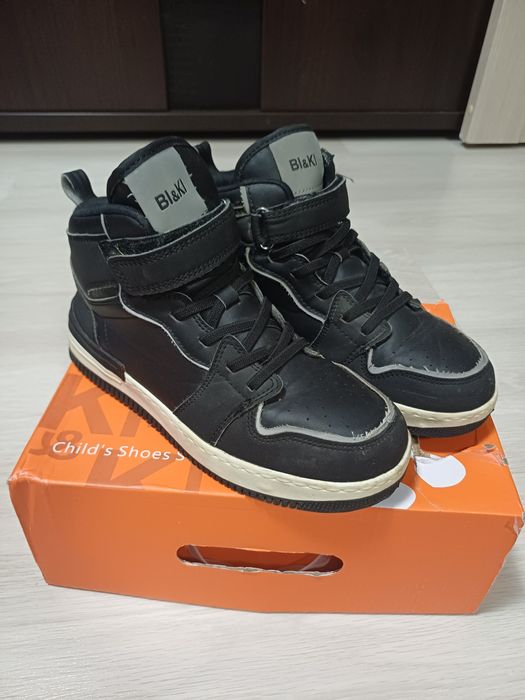 Продам обувь для мальчика зима , осень