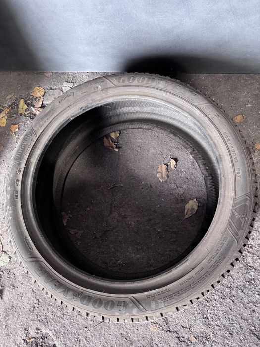 Зимние шины продаю