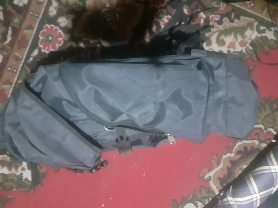 Продаёться походный рюкзак в горы.