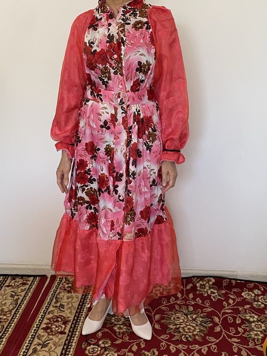 Прлдаётся платье