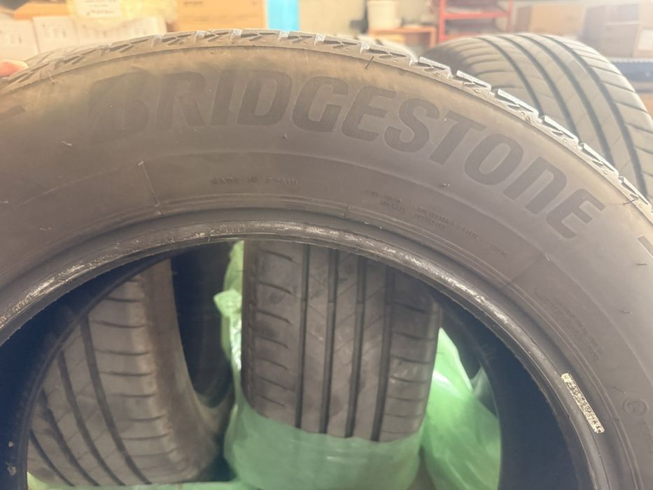 Гуми Bridgestone T005 215/60/17
