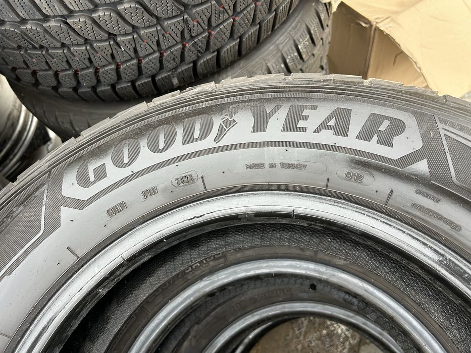 4 зимни гуми goodyear за бус 205 75 16c
