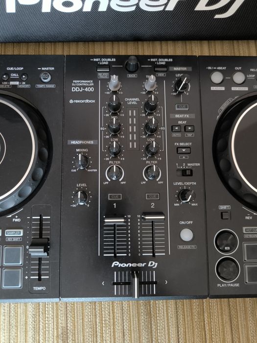Pioneer DDJ-400 – Пълен премиум комплект (Твърд кейс + кабели) – КАТО НОВ!